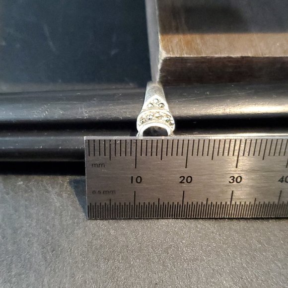 Size 5.75 925 Sterling Silver Marcasite's And Small Black Inlay Ring - Picture 6 of 7